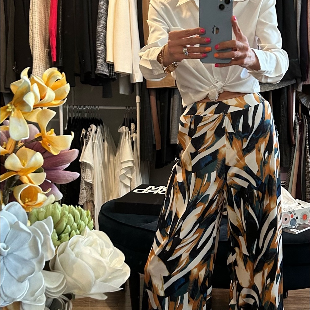 Elegant multicoloured Wide Leg pants with Flowing Design in size L